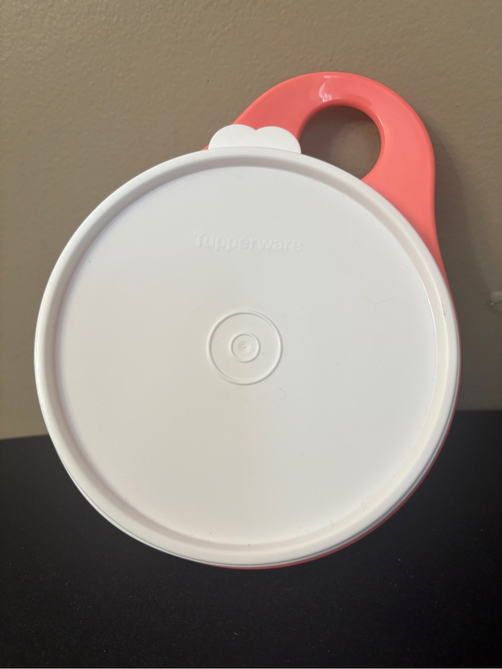 Tupperware coral pink bowl with lid 600 ml / 2.5 cup